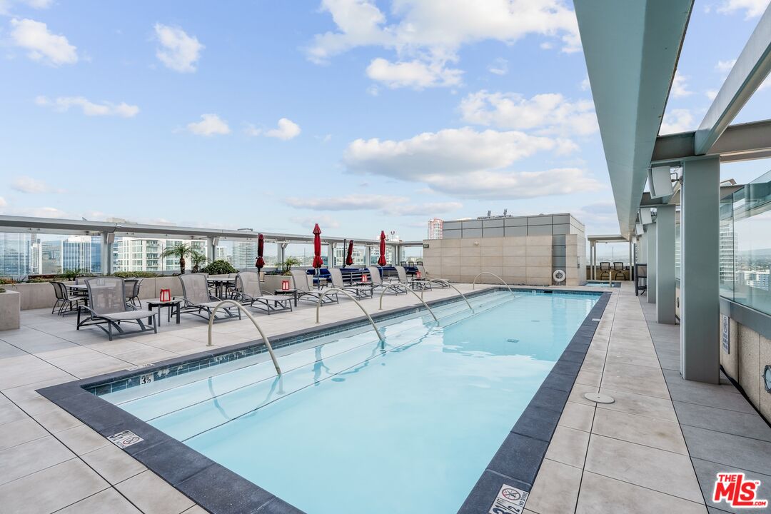 165 6th Ave Unit: 2803