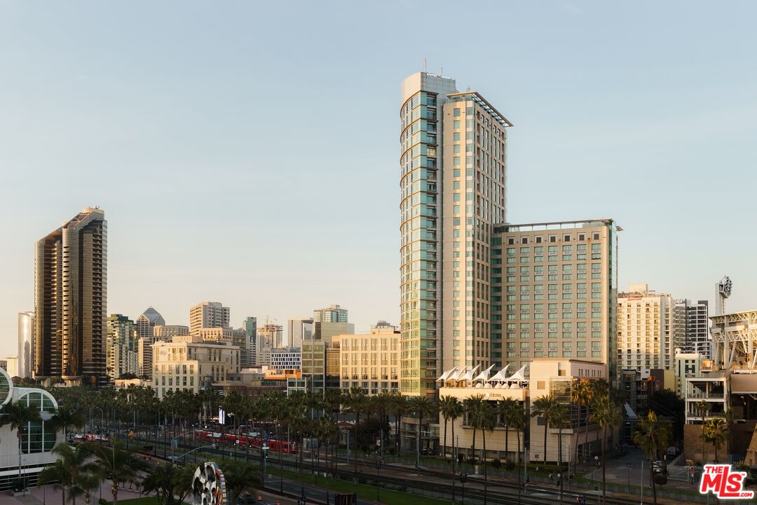 165 6th Ave Unit: 2803