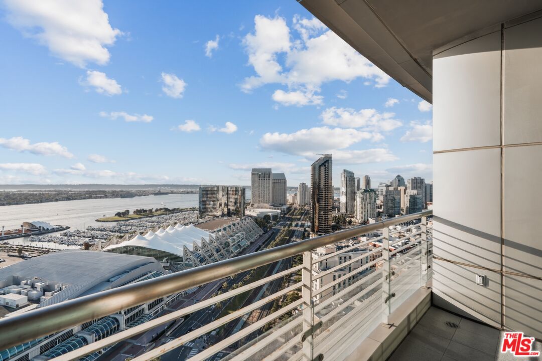 165 6th Ave Unit: 2803