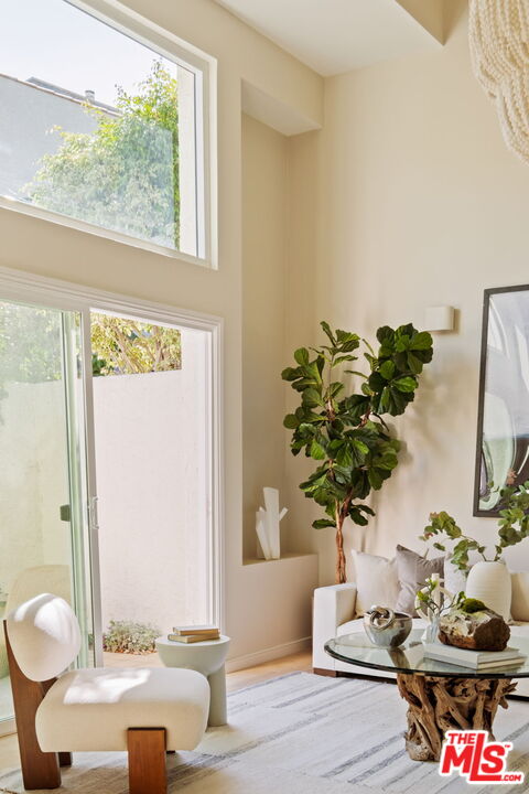 130 Marguerita Ave Unit: 13