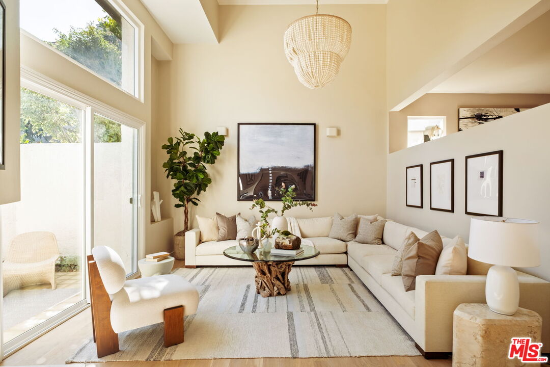 130 Marguerita Ave Unit: 13