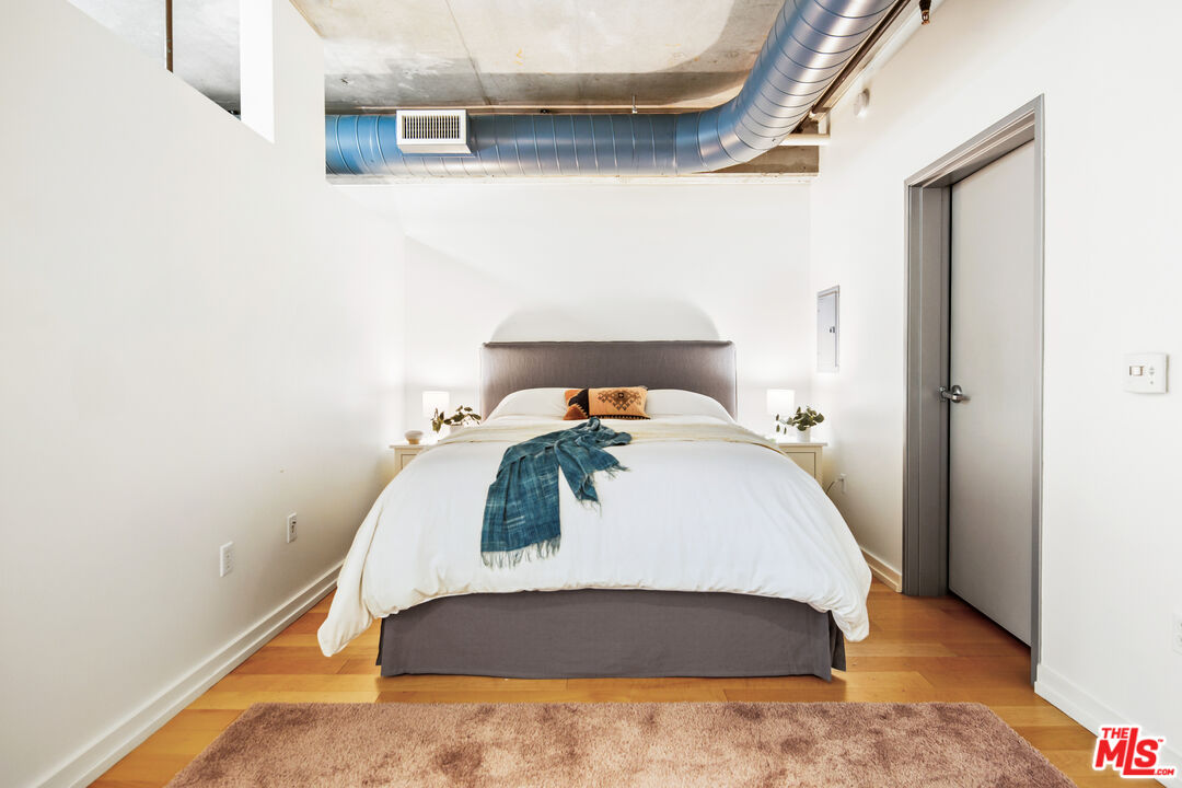 645 W 9th St Unit: 237