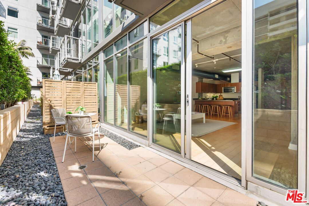 645 W 9th St Unit: 237