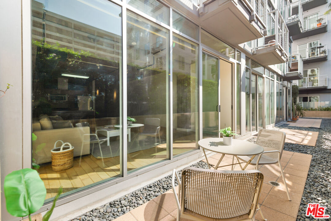 645 W 9th St Unit: 237