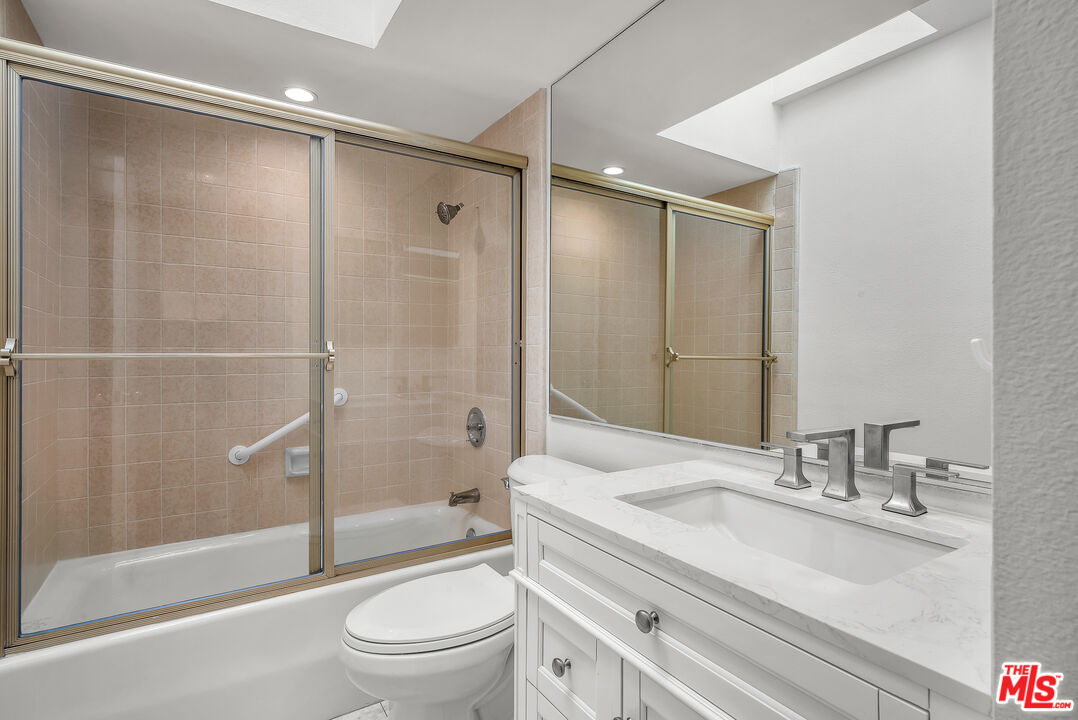 1655 Selby Ave Unit: 301