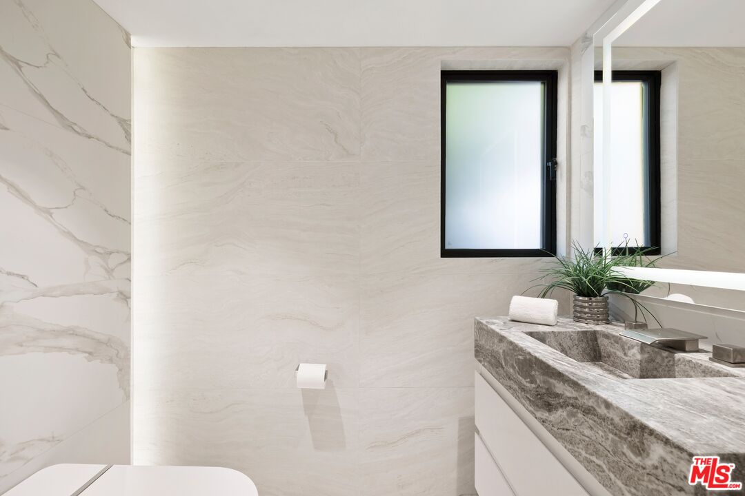 10558 Fontenelle Way