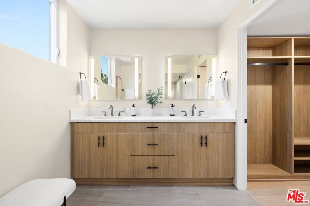 1011 N Ogden Dr Unit: 104