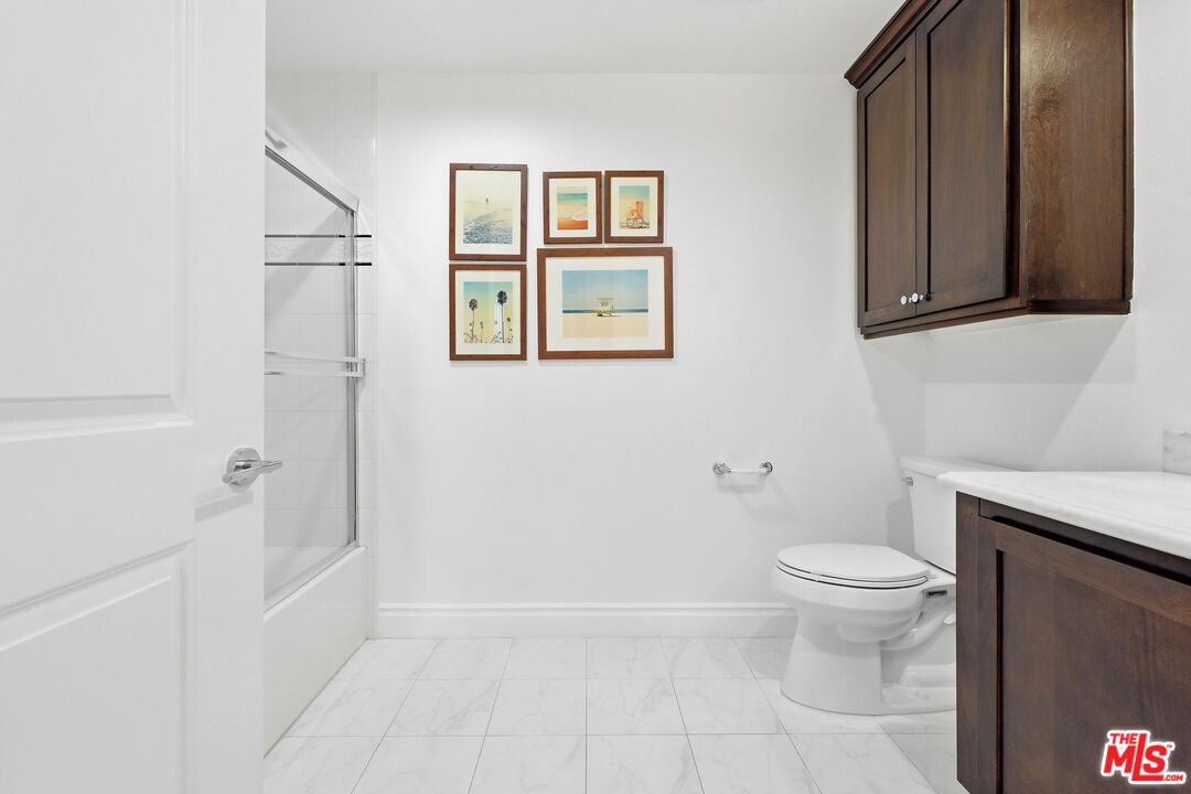 4424 Whitsett Ave Unit: 309