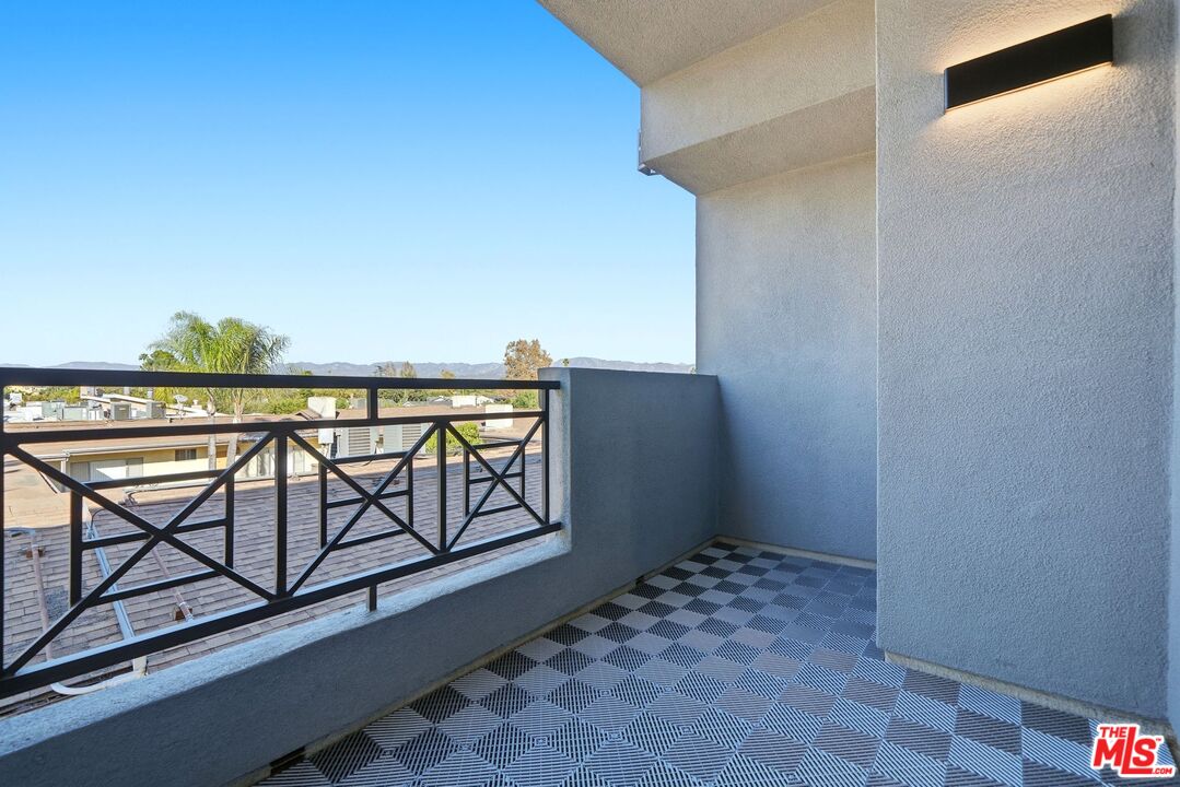 4424 Whitsett Ave Unit: 309