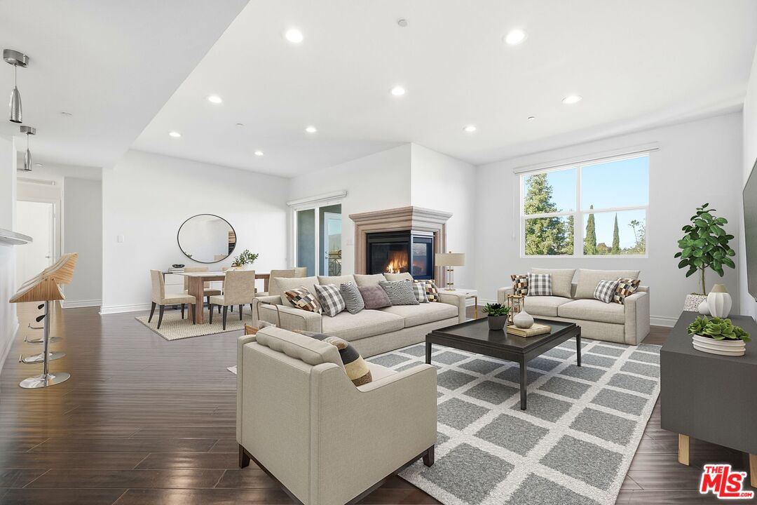 4424 Whitsett Ave Unit: 309