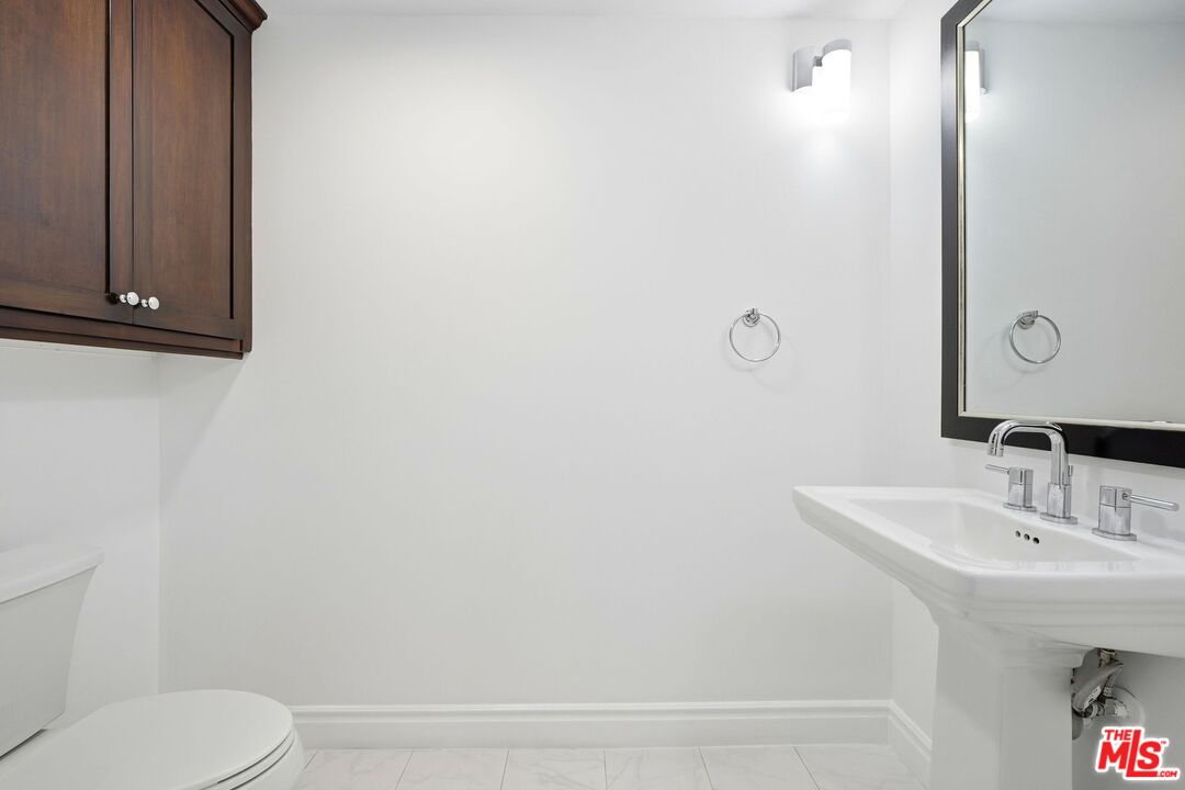 4424 Whitsett Ave Unit: 309