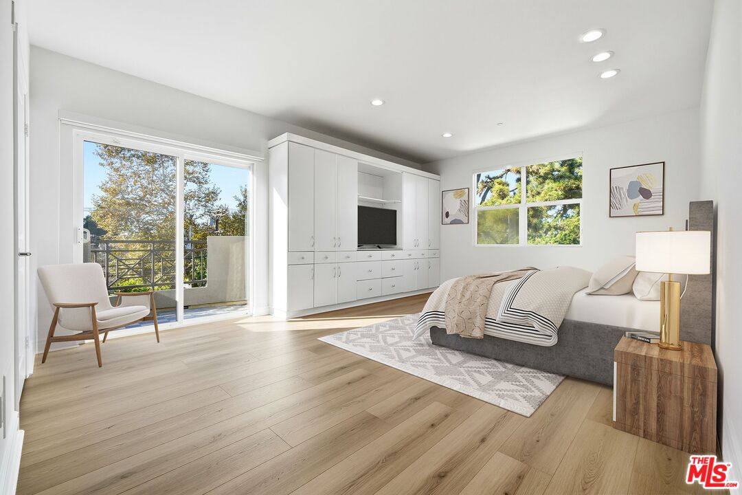 4424 Whitsett Ave Unit: 309