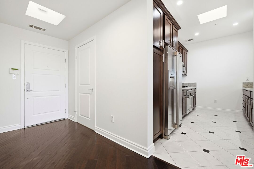 4424 Whitsett Ave Unit: 309