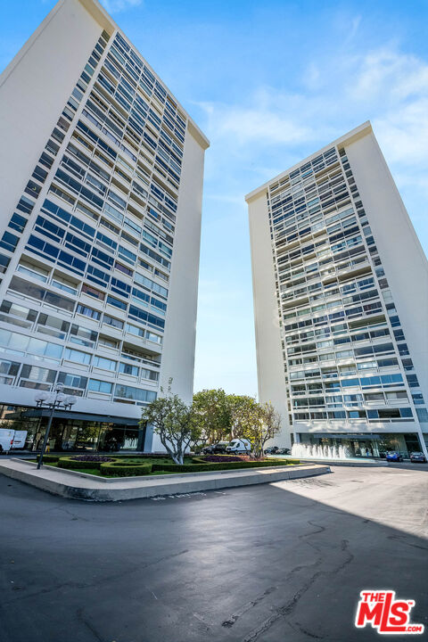 2222 Avenue Of The Stars Unit: 1701