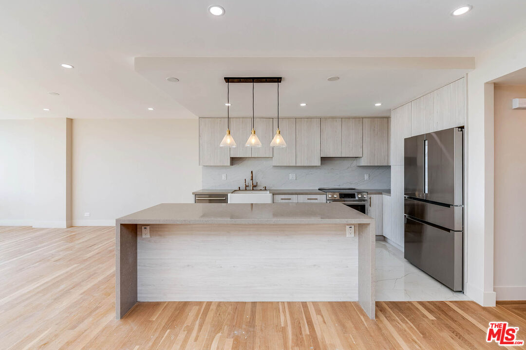 2222 Avenue Of The Stars Unit: 1701