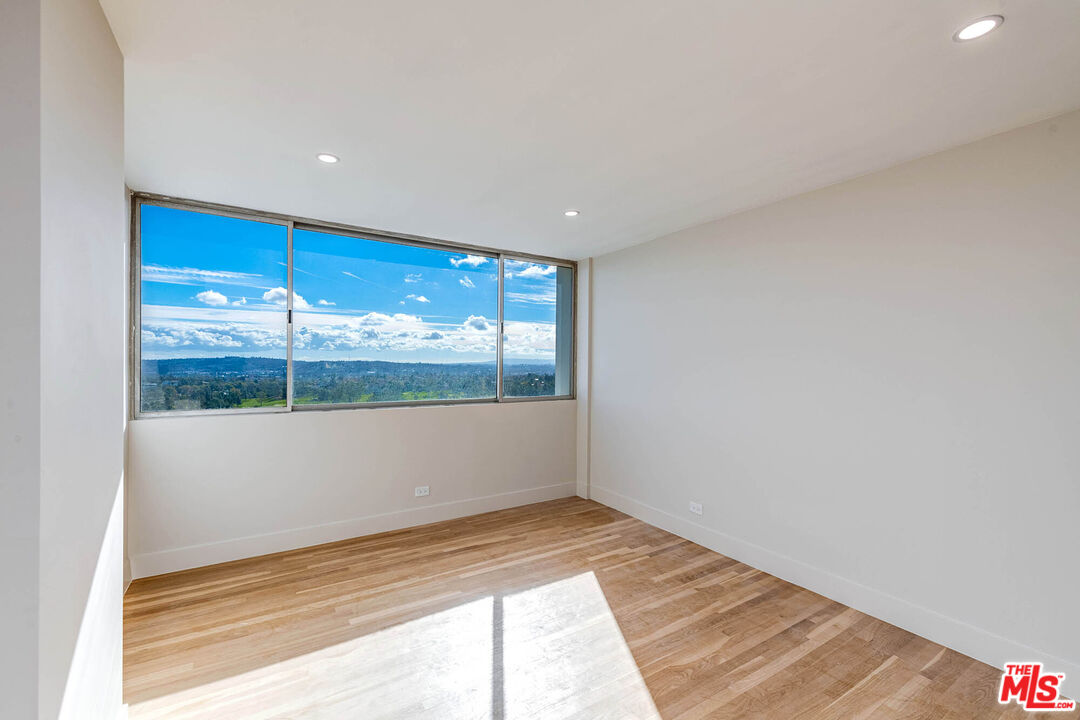 2222 Avenue Of The Stars Unit: 1701