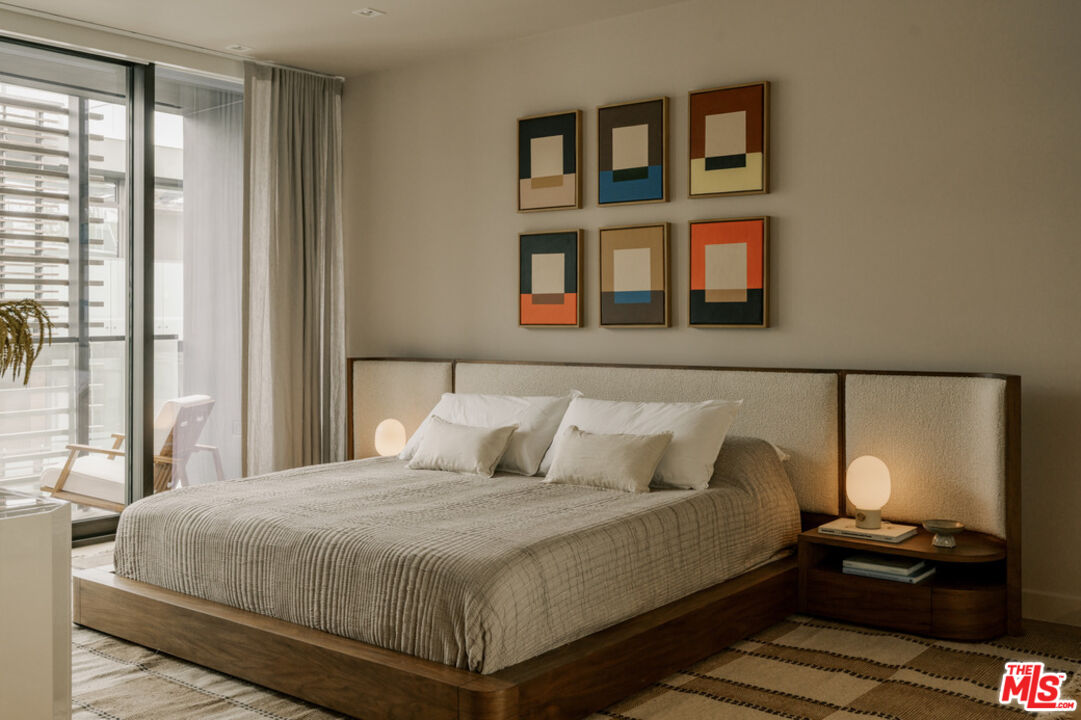 702 N Doheny Dr Unit: TH8