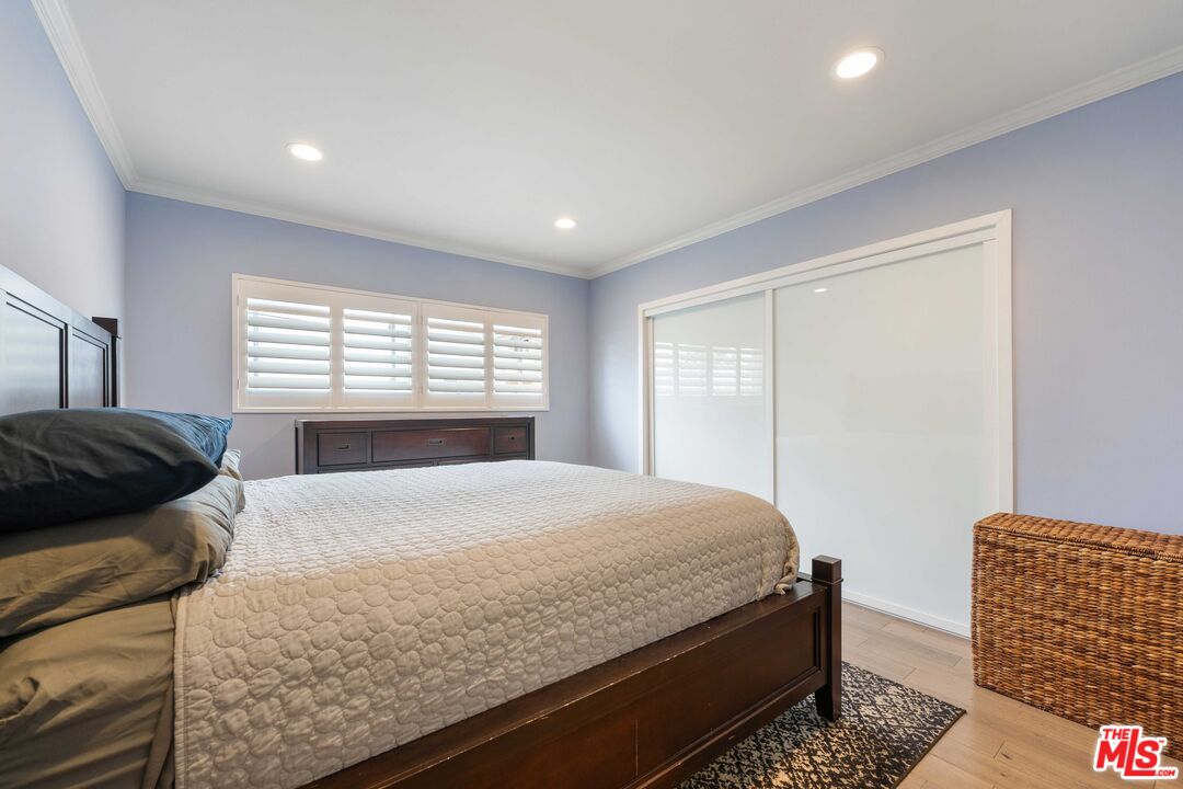 933 11th St Unit: 21