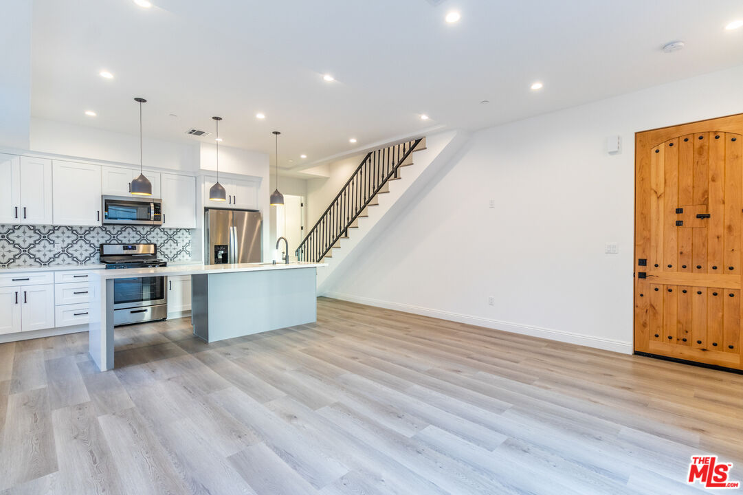 5325 Ben Ave