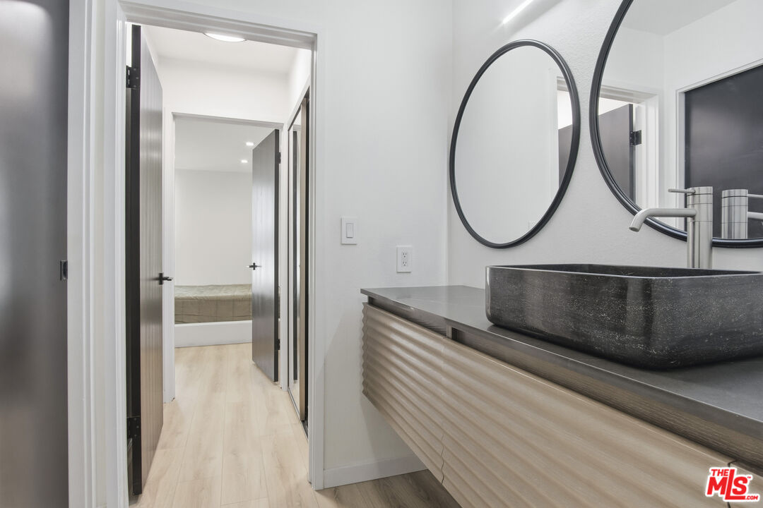 911 N Kings Rd Unit: 205