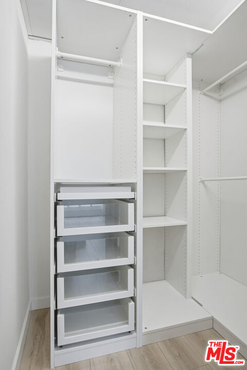 911 N Kings Rd Unit: 205