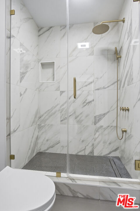 911 N Kings Rd Unit: 205