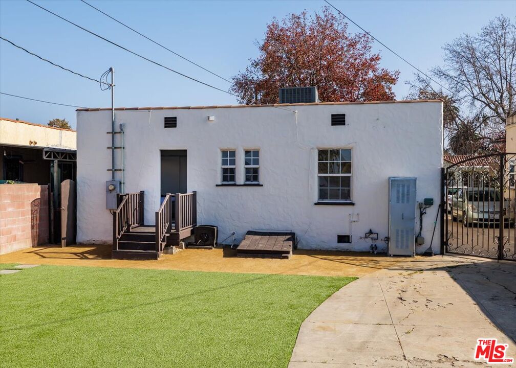 2207 Alsace Ave