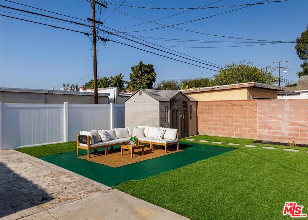 2207 Alsace Ave