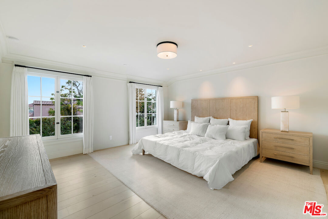 9563 Charleville Blvd