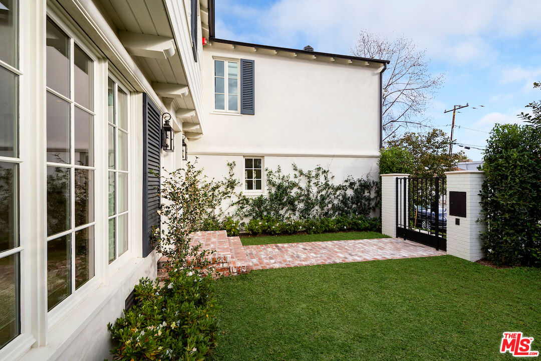 9563 Charleville Blvd