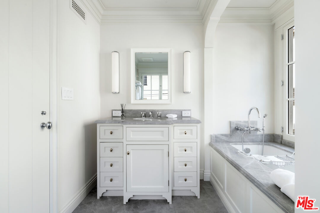 9563 Charleville Blvd