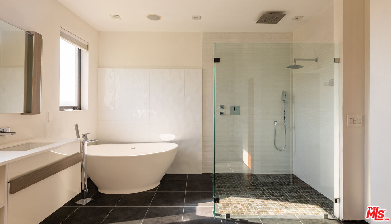 926 N Crescent Heights Blvd