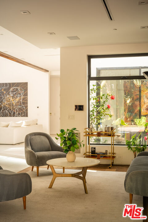 926 N Crescent Heights Blvd