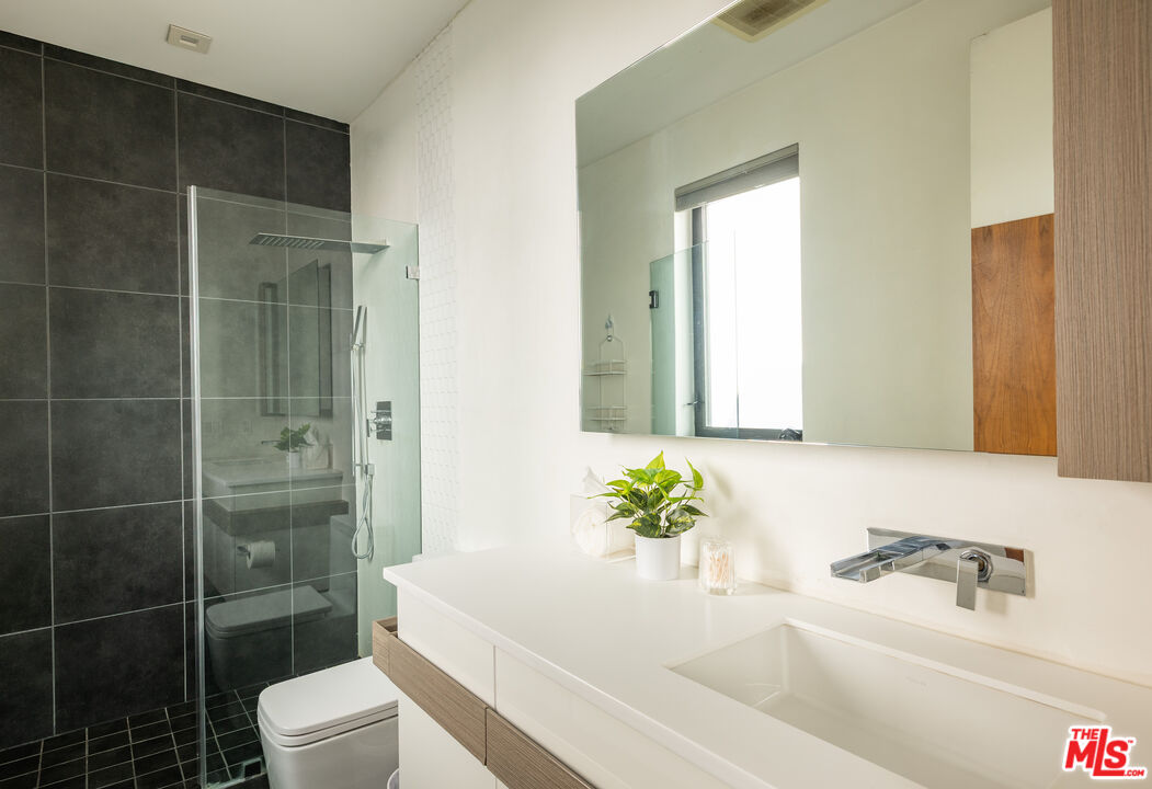 926 N Crescent Heights Blvd