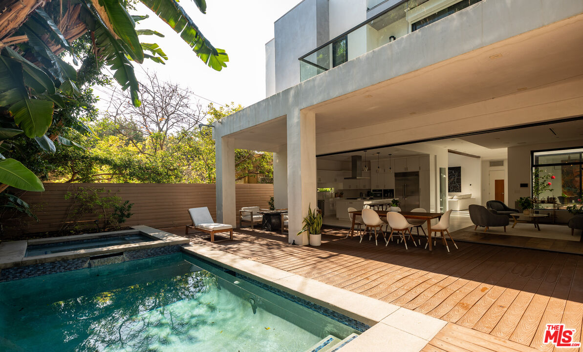 926 N Crescent Heights Blvd