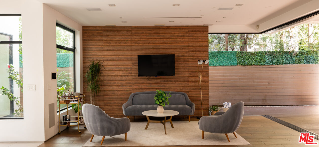 926 N Crescent Heights Blvd