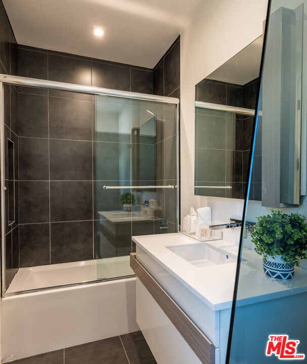 926 N Crescent Heights Blvd