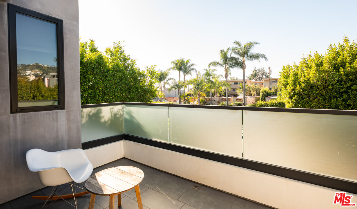 926 N Crescent Heights Blvd