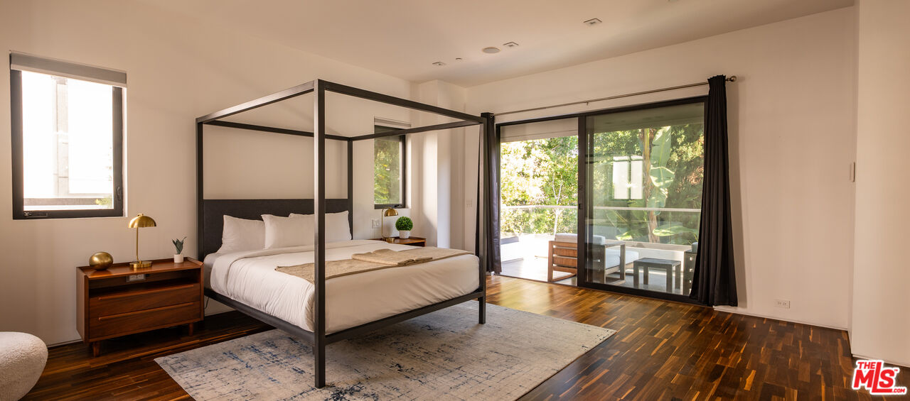 926 N Crescent Heights Blvd