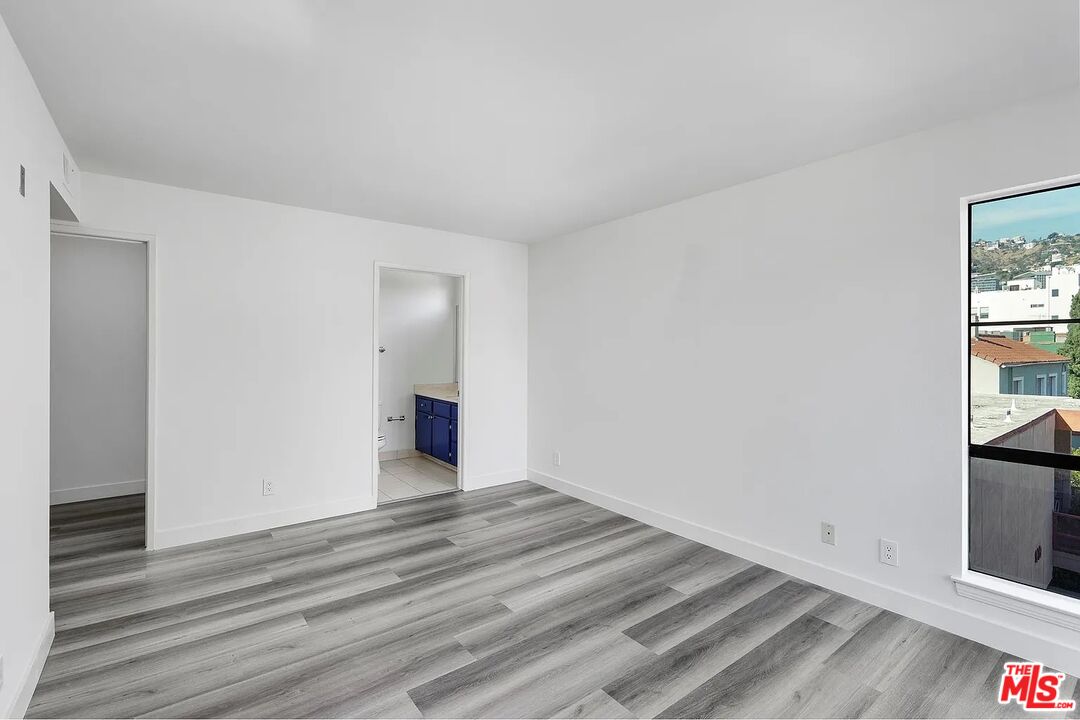 909 N Croft Ave Unit: 301