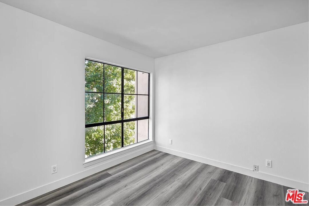 909 N Croft Ave Unit: 301