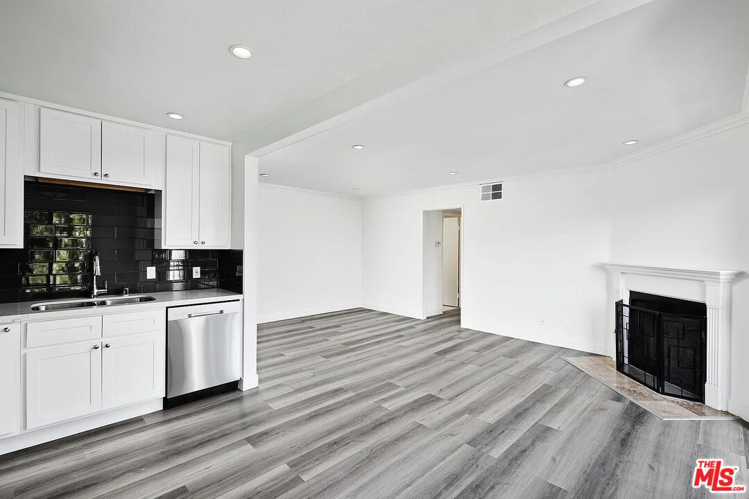 909 N Croft Ave Unit: 301