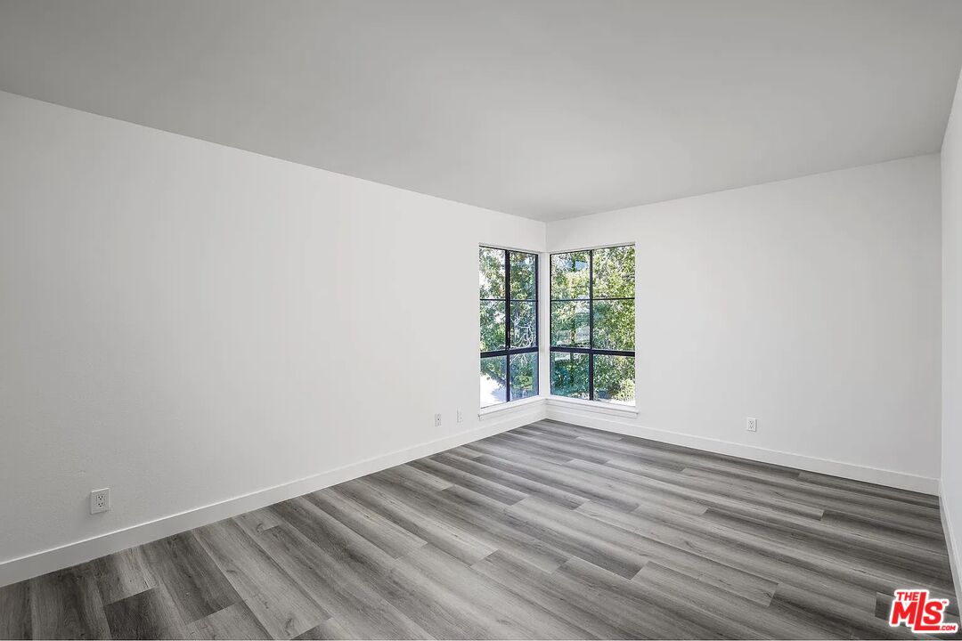 909 N Croft Ave Unit: 301