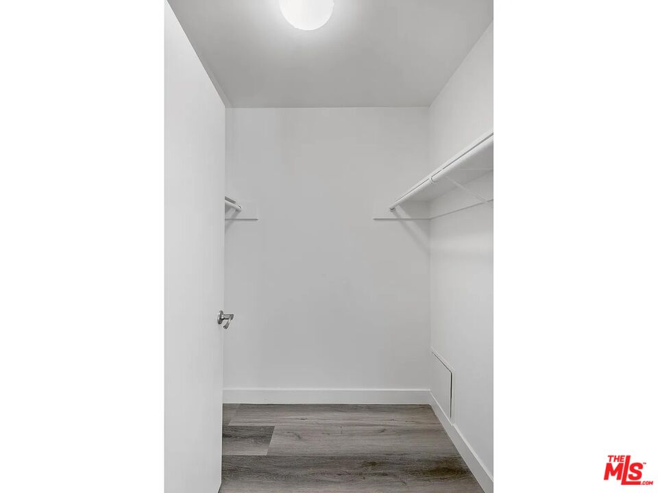 909 N Croft Ave Unit: 301