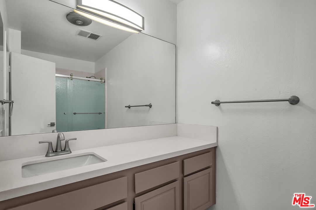 406 N Oakhurst Dr Unit: 202