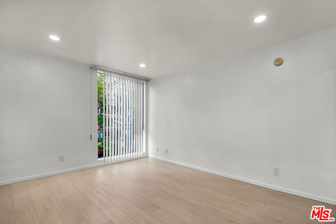 406 N Oakhurst Dr Unit: 202