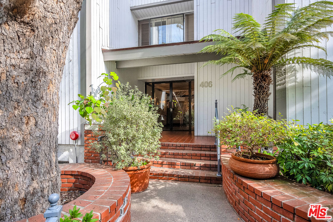 406 N Oakhurst Dr Unit: 202