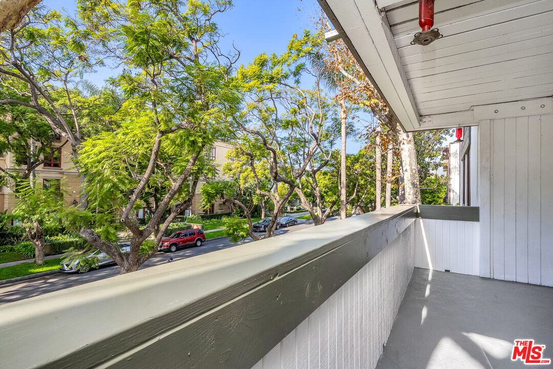 406 N Oakhurst Dr Unit: 202