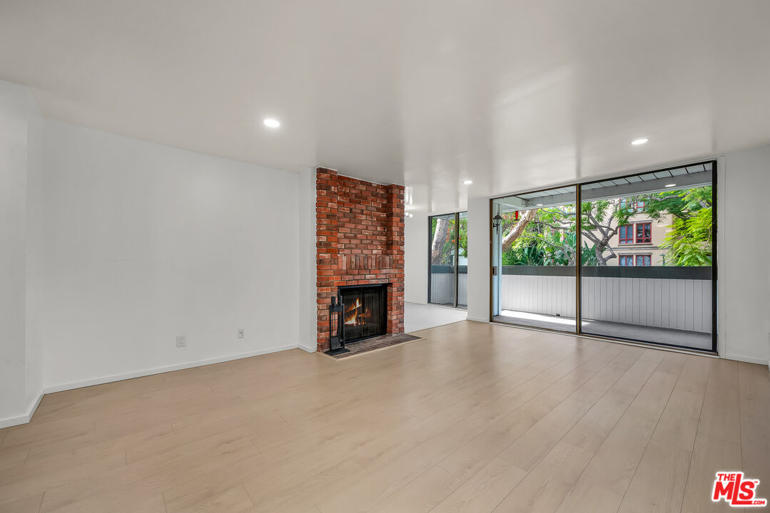 406 N Oakhurst Dr Unit: 202