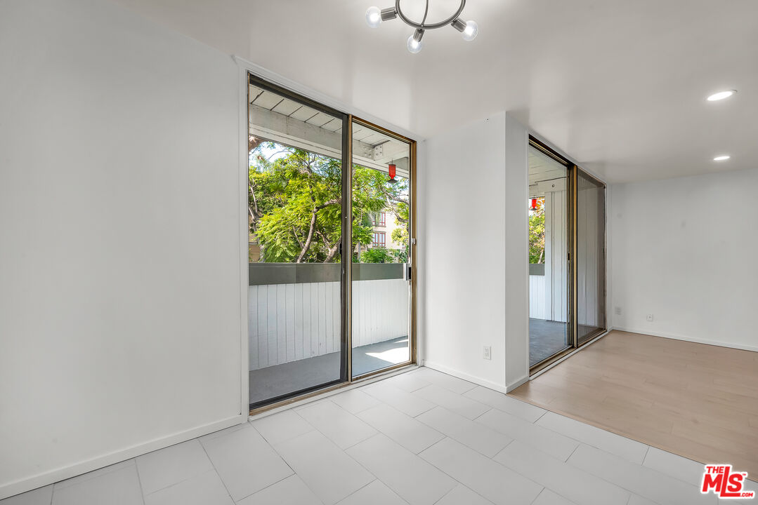 406 N Oakhurst Dr Unit: 202